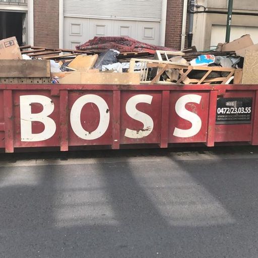 Conteneur Boss Containers remplit de déchets